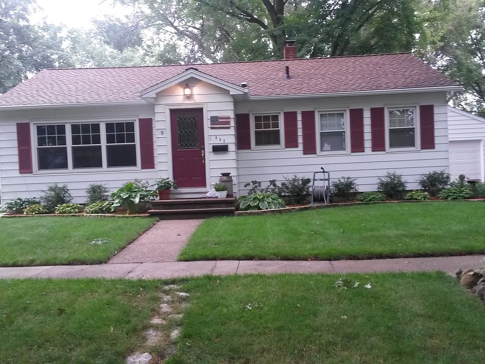1st image of 902 Pine St
