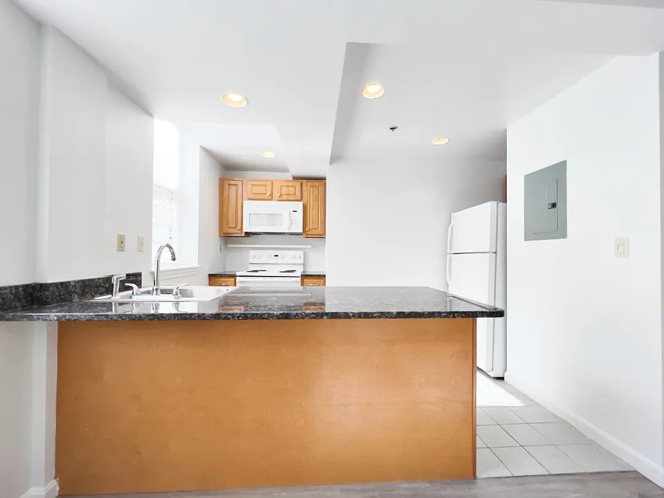 32 Queensberry St #5