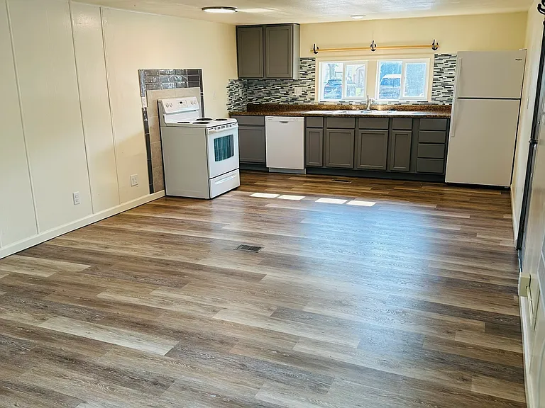 121 Coleman Ln — Photo 4