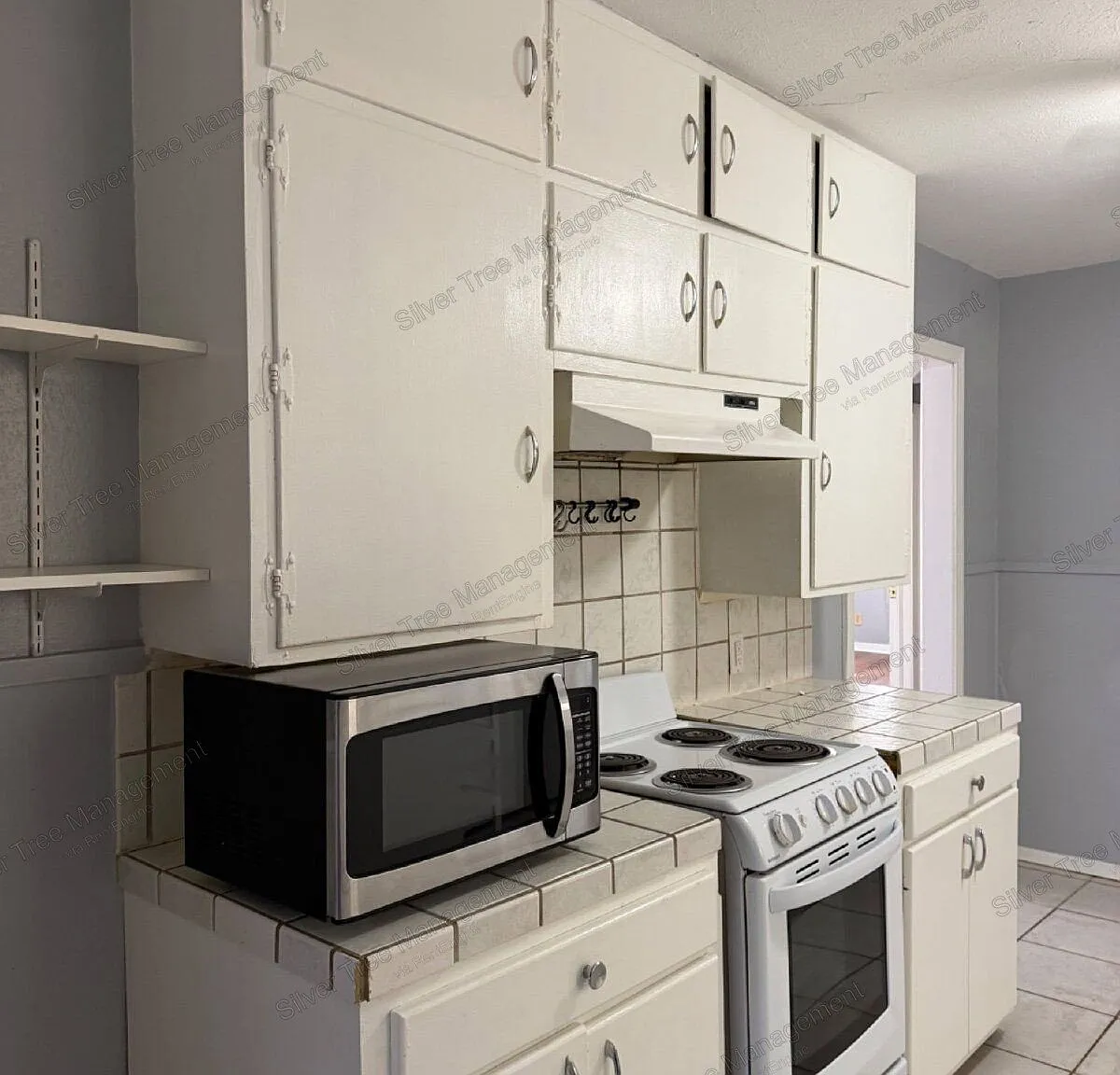 3 bed, 1.0 bath, 1056 sqft, $1,220 — Photo 4