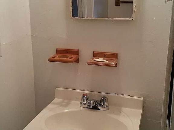 4th image of 1204 E 59th St