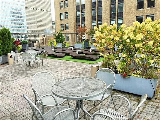 Rented by R New York | media 31