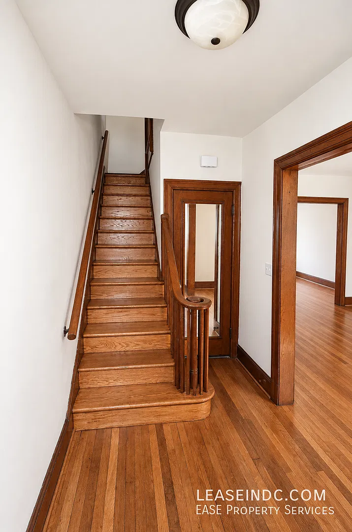 3 bed, 1.5 bath, 1760 sqft, $4,100 — Photo 4