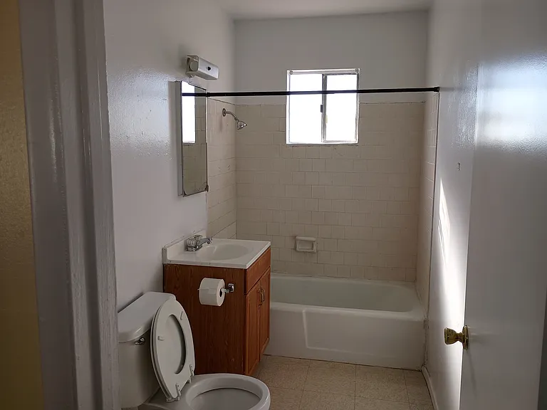 Clean bathroom.