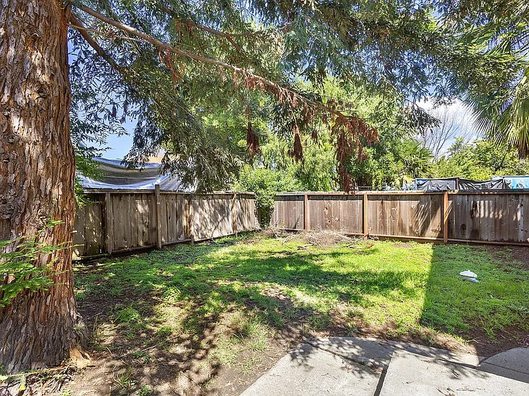 1431 Linden St #B — Photo 15