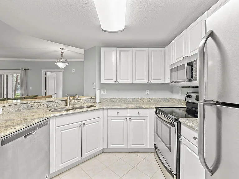 5060 Fairways Cir #F101 — Photo 4
