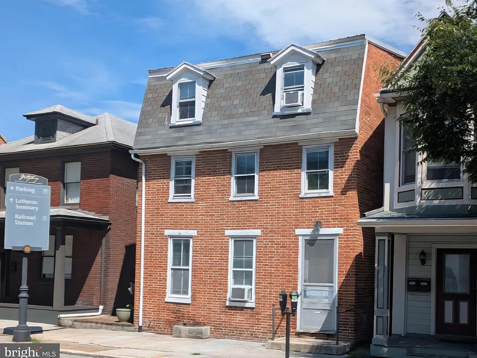 126 E York St #3