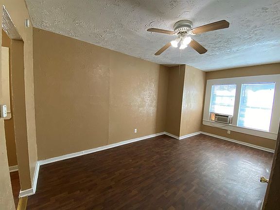 3rd image of 801 N Lancaster Ave #6