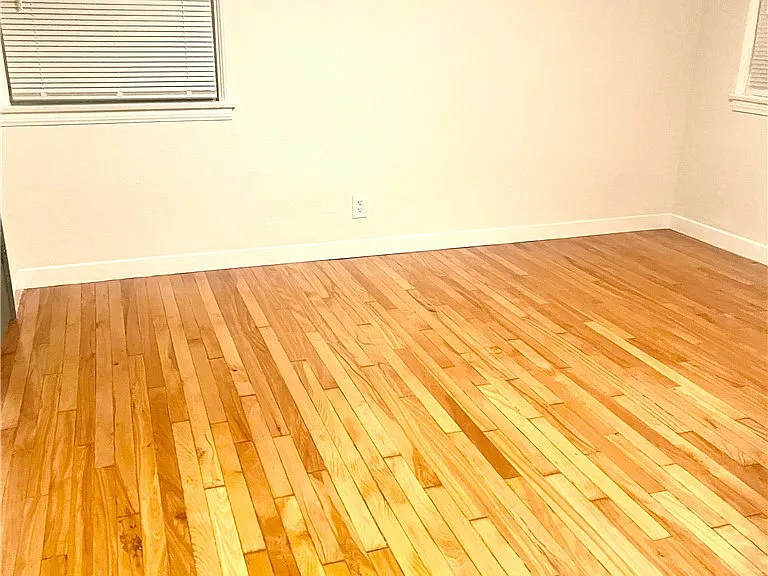 5758 Vineland Ave — Photo 12