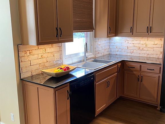 5th image of 713 S Madison Pl E
