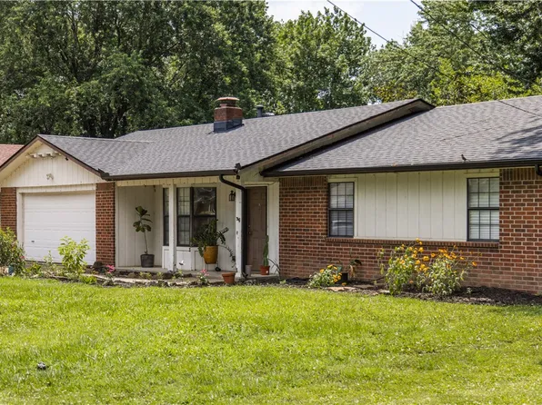 2202 SE 18th St, Bentonville, AR 72712