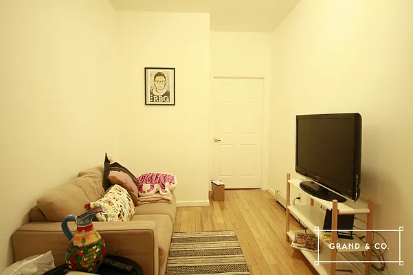 Rented by Grand & Co. | media 12