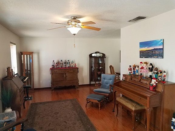 3rd image of 10686 Janway Dr