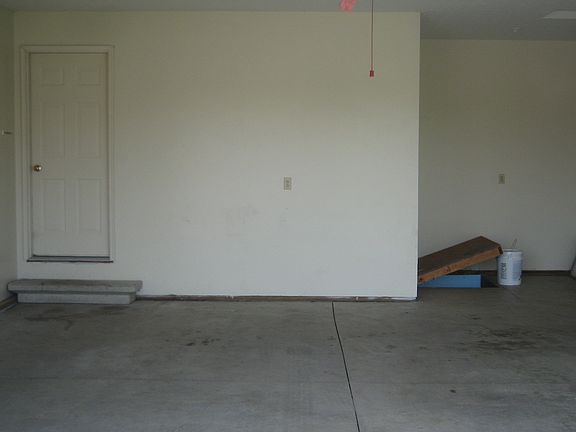 3rd image of 898 Shields Dr