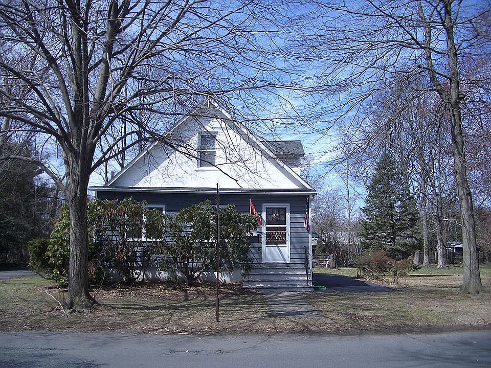 1st image of 643 Winsor St