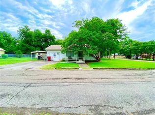 1100 Oak St, Bonham, TX 75418