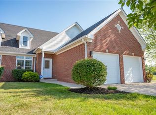 102 Pickerel Ct, Trafalgar, IN 46181
