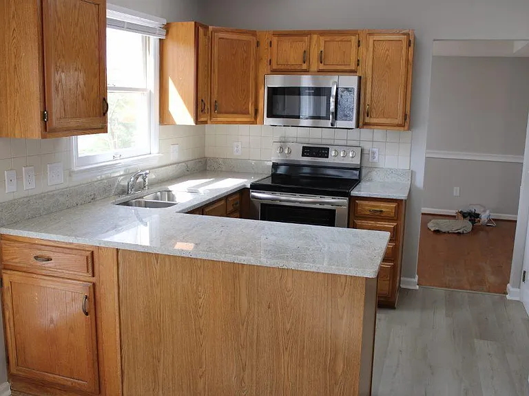 102 Uxbridge Ct — Photo 6