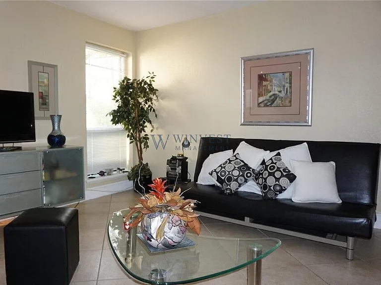 150 SW 10th St #3 — Photo 5