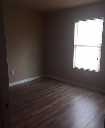 5th image of 4643 Redwood St