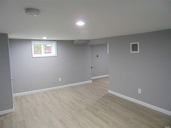 3rd image of 19 Winchester Dr