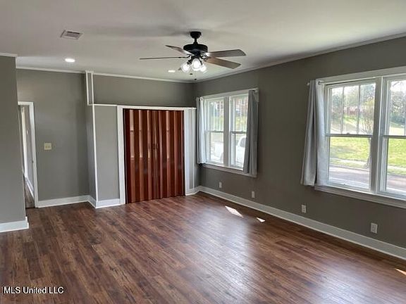 4th image of 1013 Main St