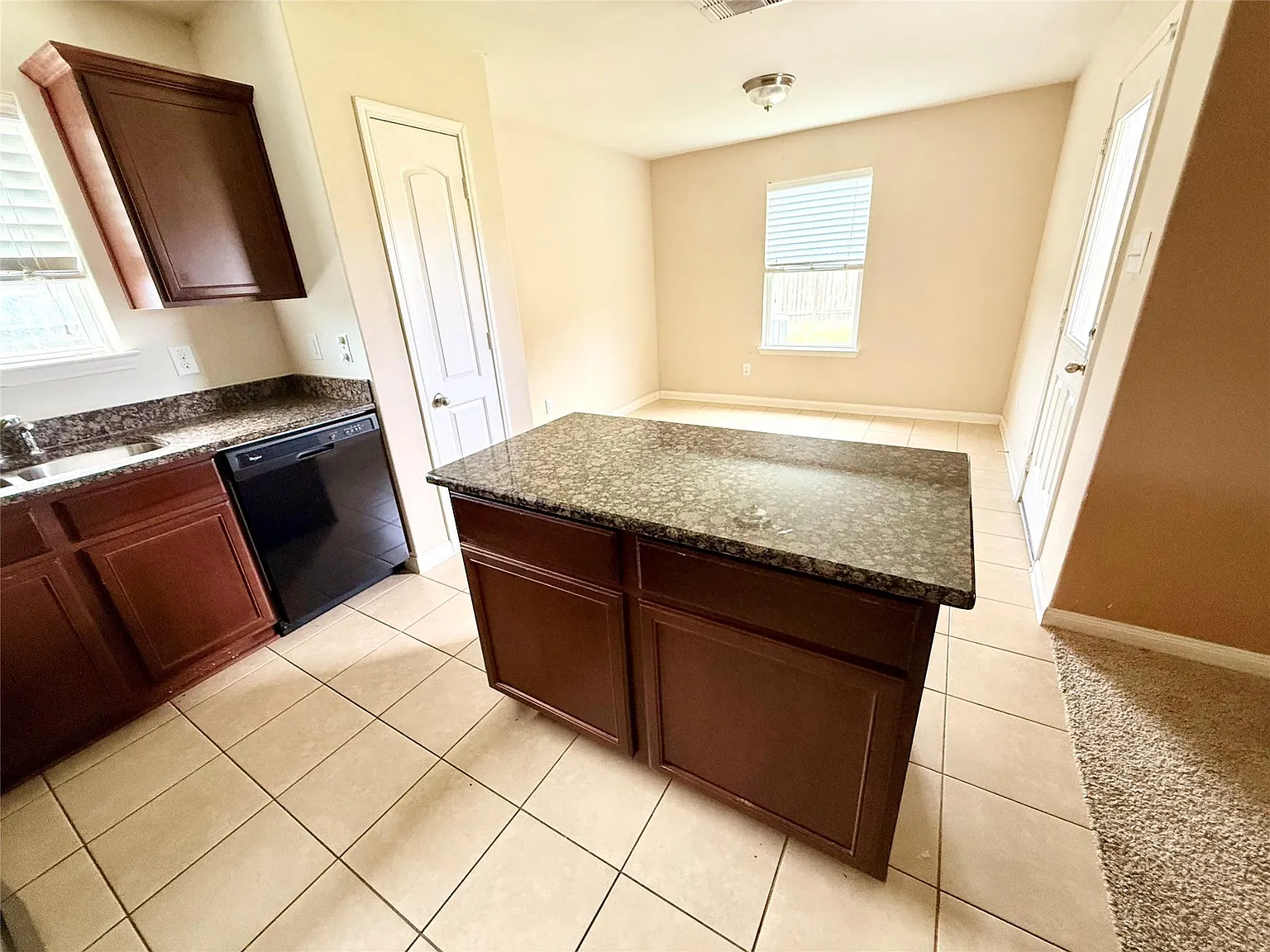 4 bed, 2.0 bath, 1658 sqft, $2,150 — Photo 4