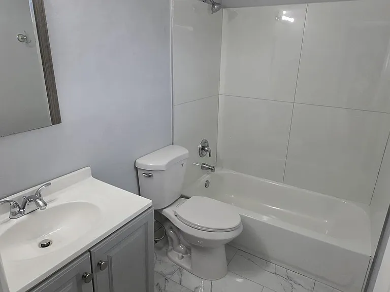 16951 NE 18th Ave #14 — Photo 9