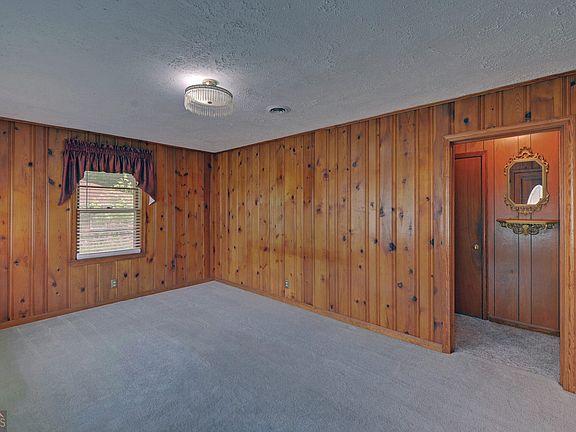 5th image of 211 Hilltop Ln
