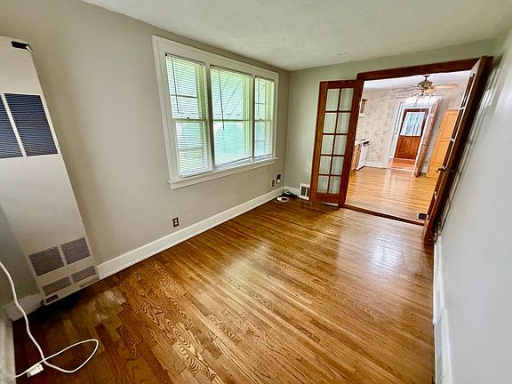 2nd image of 310 E Locust St APT 1