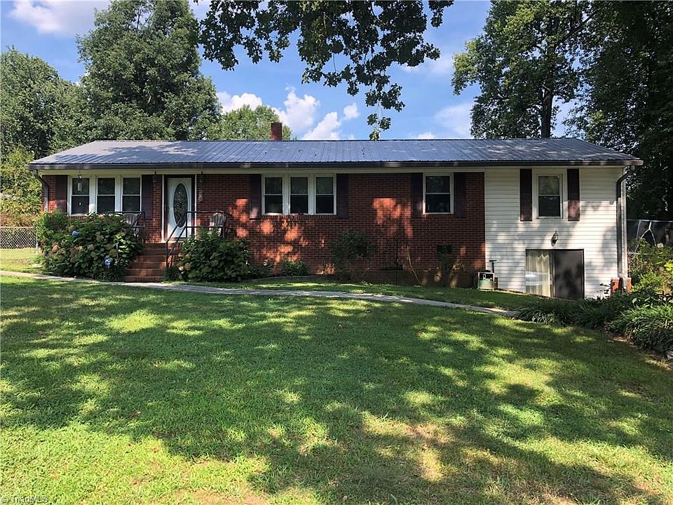 1st image of 212 Lakeview Dr E