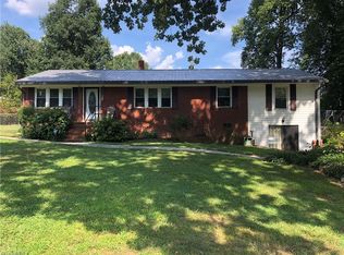 212 Lakeview Dr E, Thomasville, NC 27360