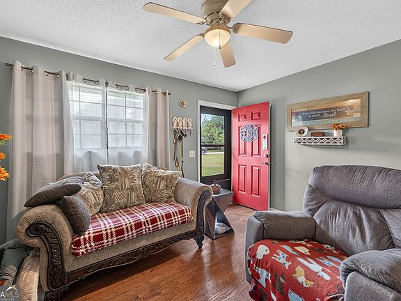 3rd image of 137 Timber Ln