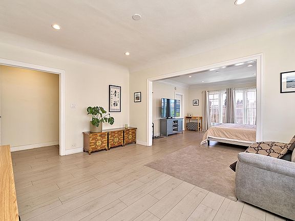 5th image of 1404 S Van Ness Ave #1406