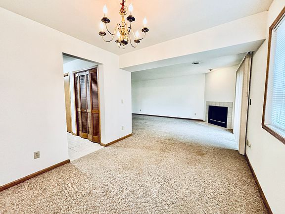 5th image of 770 Tulip Ln