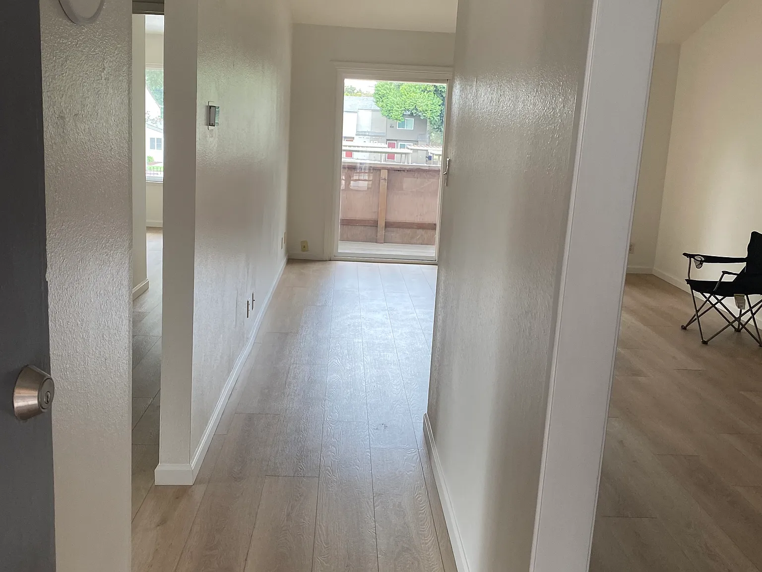 2 bed, 1.5 bath, 1001 sqft, $2,150 — Photo 2
