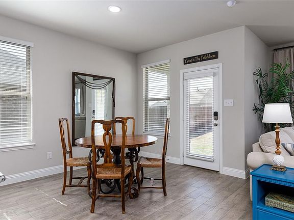 3rd image of 2282 Templin Ave