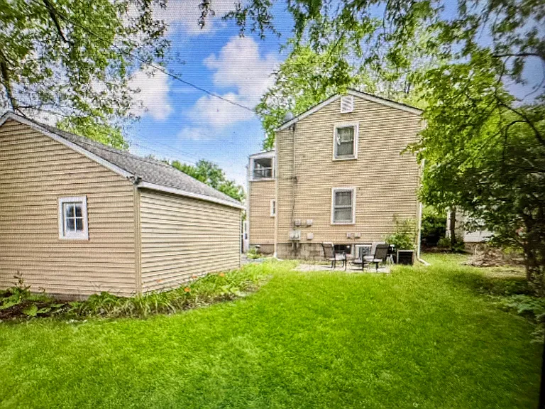 Spacious Back Yard