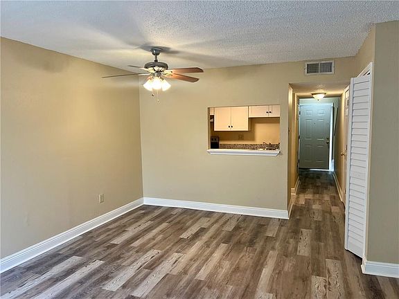 2nd image of 813 Vouray Dr