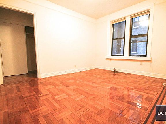 2nd image of 400 W 40th St #3