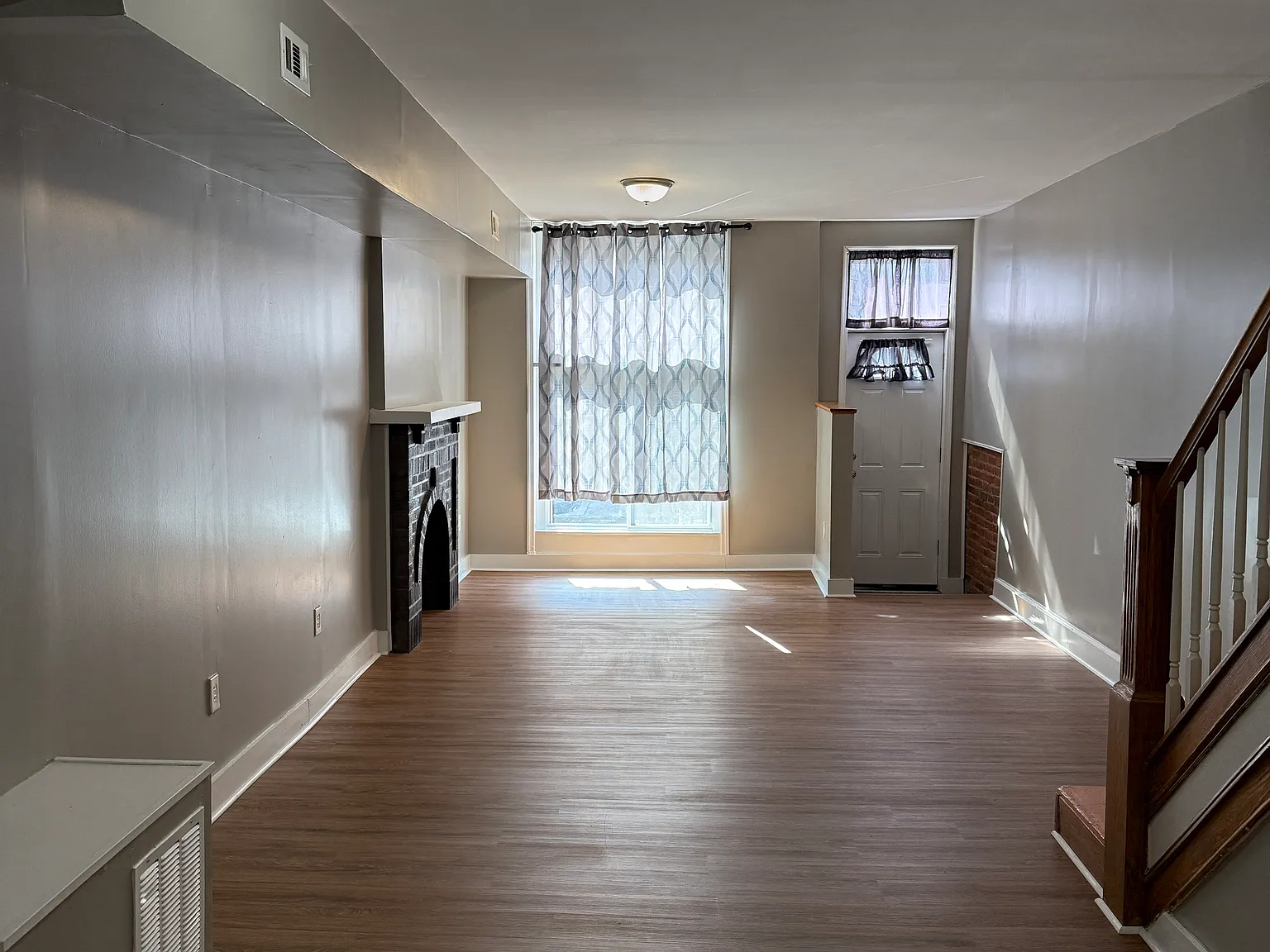 3 bed, 1300 sqft, $1,800 — Photo 4