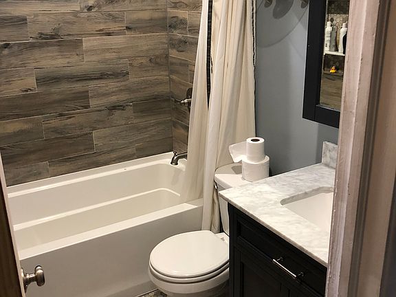Main floor full bathroom 