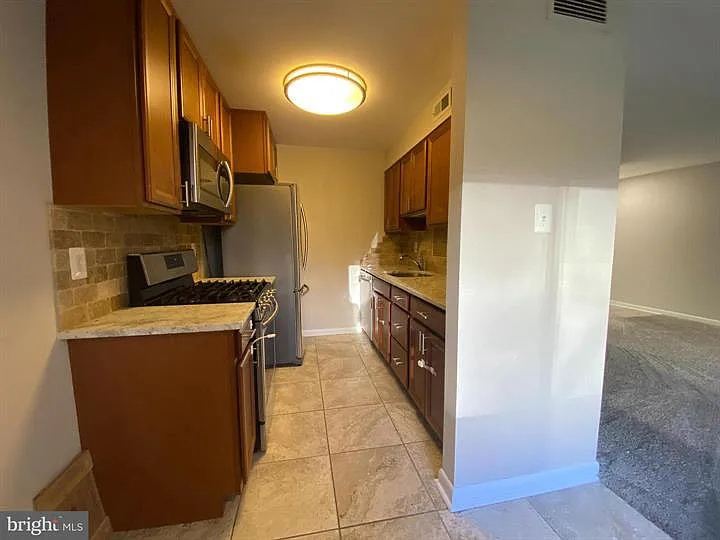 10424 Rockville Pike #202 — Photo 6