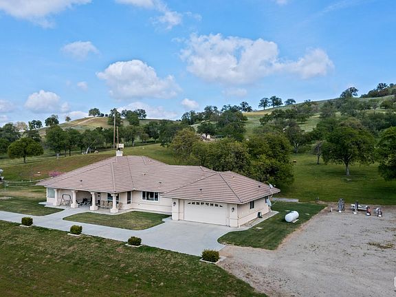 3rd image of 574 Williams Ranch Rd