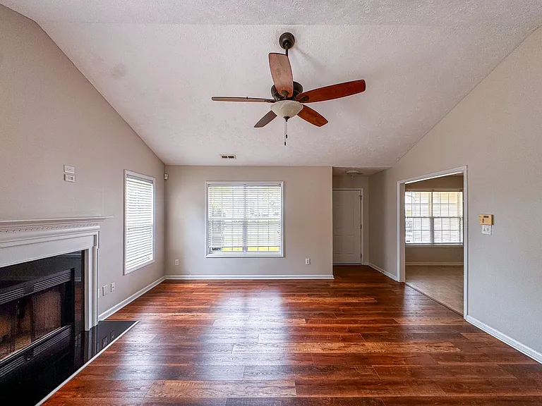 214 Somerset Dr — Photo 10