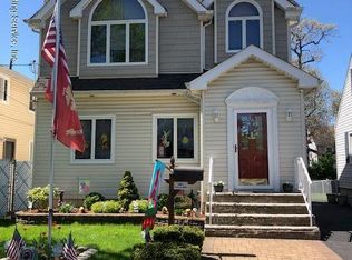 392 Robinson Ave, Staten Island, NY 10312