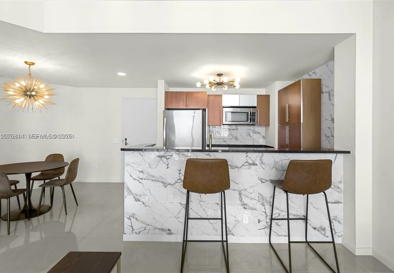Met 1 Condo — Photo 4