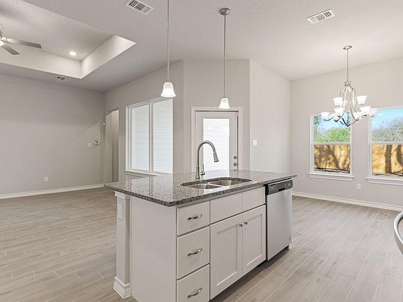 2nd image of 651 Corliss