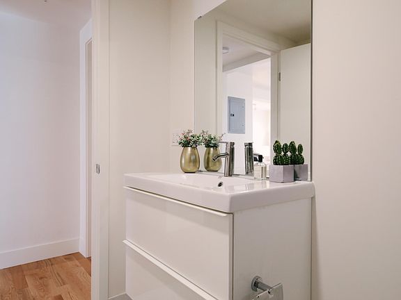 3rd image of 1033 N Coronado St #5