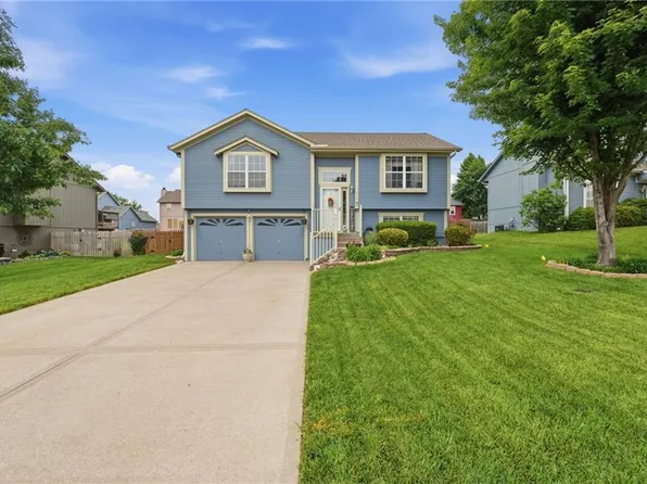 1308 Bradford Dr, Greenwood, MO 64034